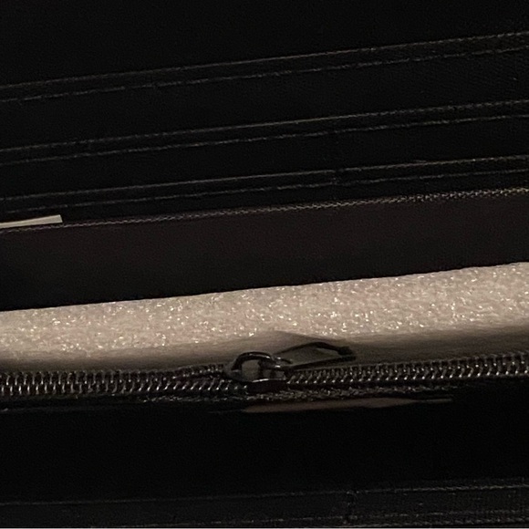 Wallet 2 Moda Red White Canvas Clutch Compartments Zipper Closure NWT - Picture 3 of 3